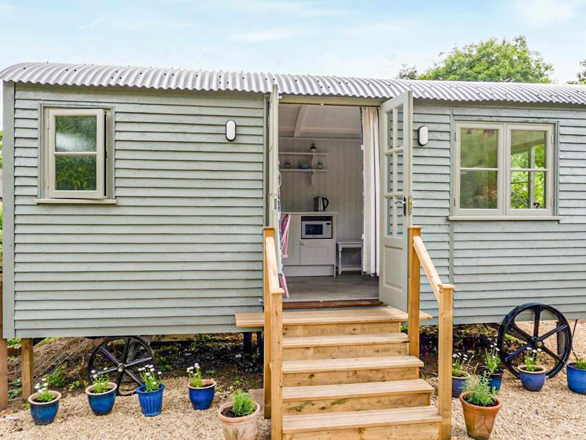 Fig Tree Shepherds Hut Bridport Exterior foto